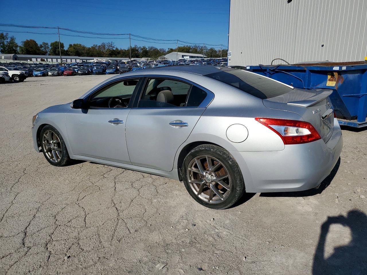 2010 Nissan Maxima - Фото 2