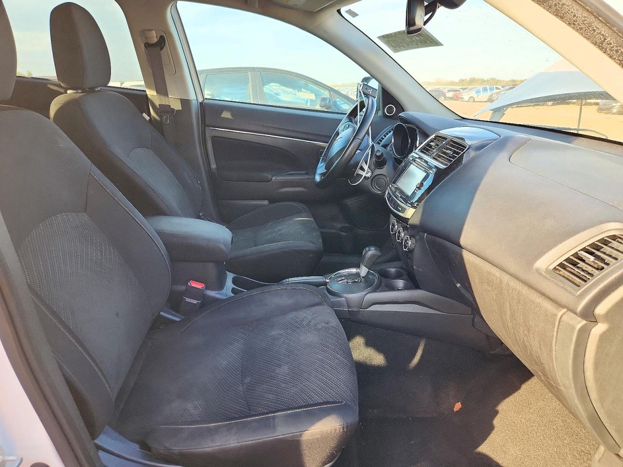 2015 Mitsubishi Outlander Max 650 - Image 7