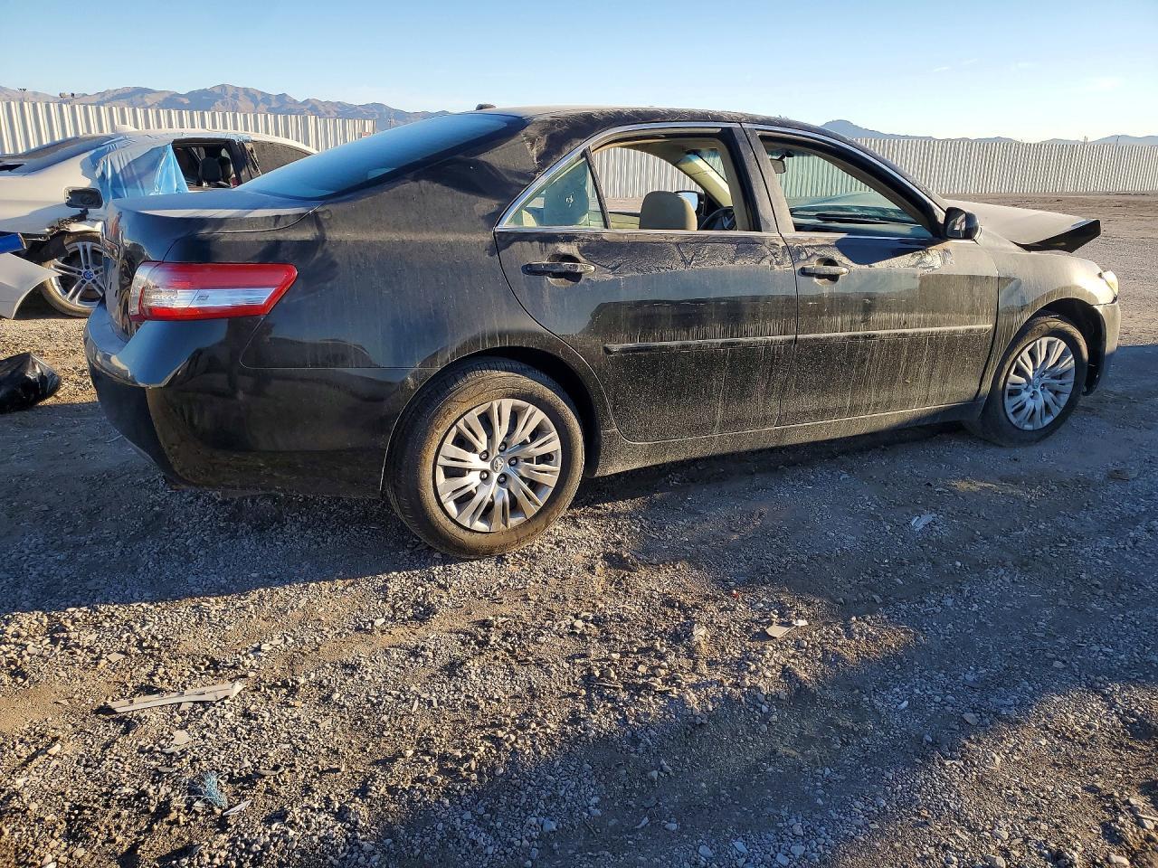 2010 Toyota Camry Le - Image 3