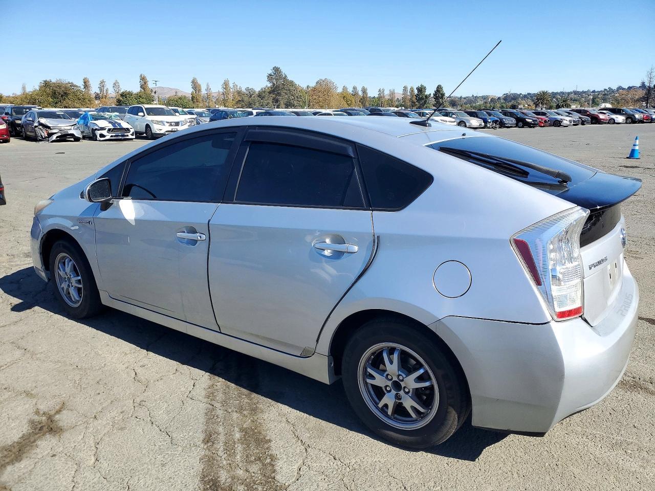 2010 Toyota Prius Iii - Image 2
