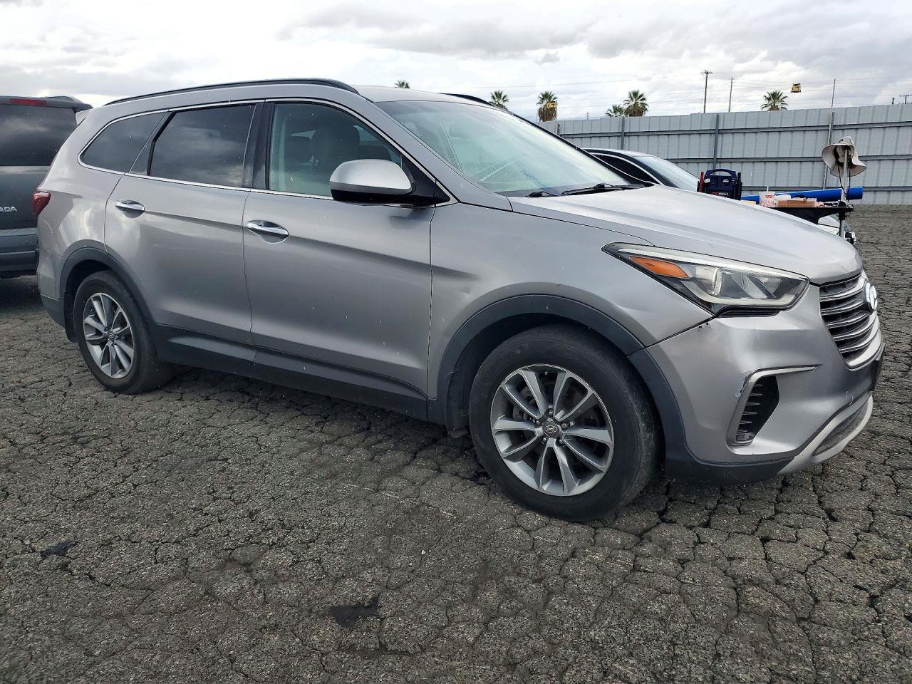 2018 Hyundai Santa Fe Se - Фото 4