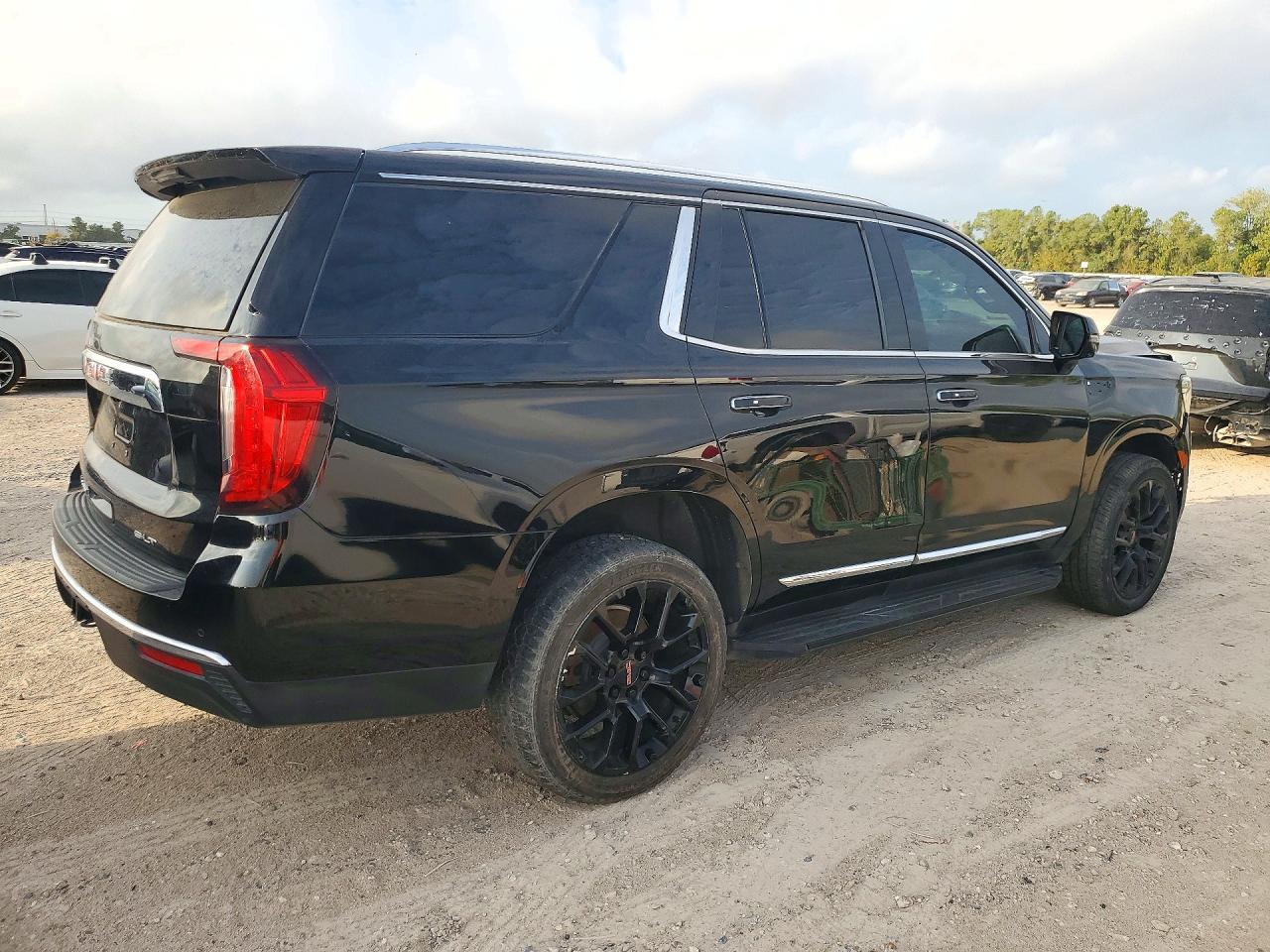 2022 GMC Yukon Slt - Image 3