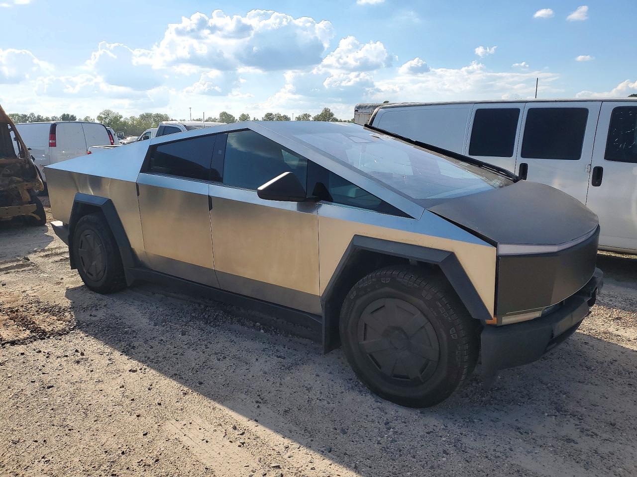 2025 Tesla Cybertruck - Фото 4