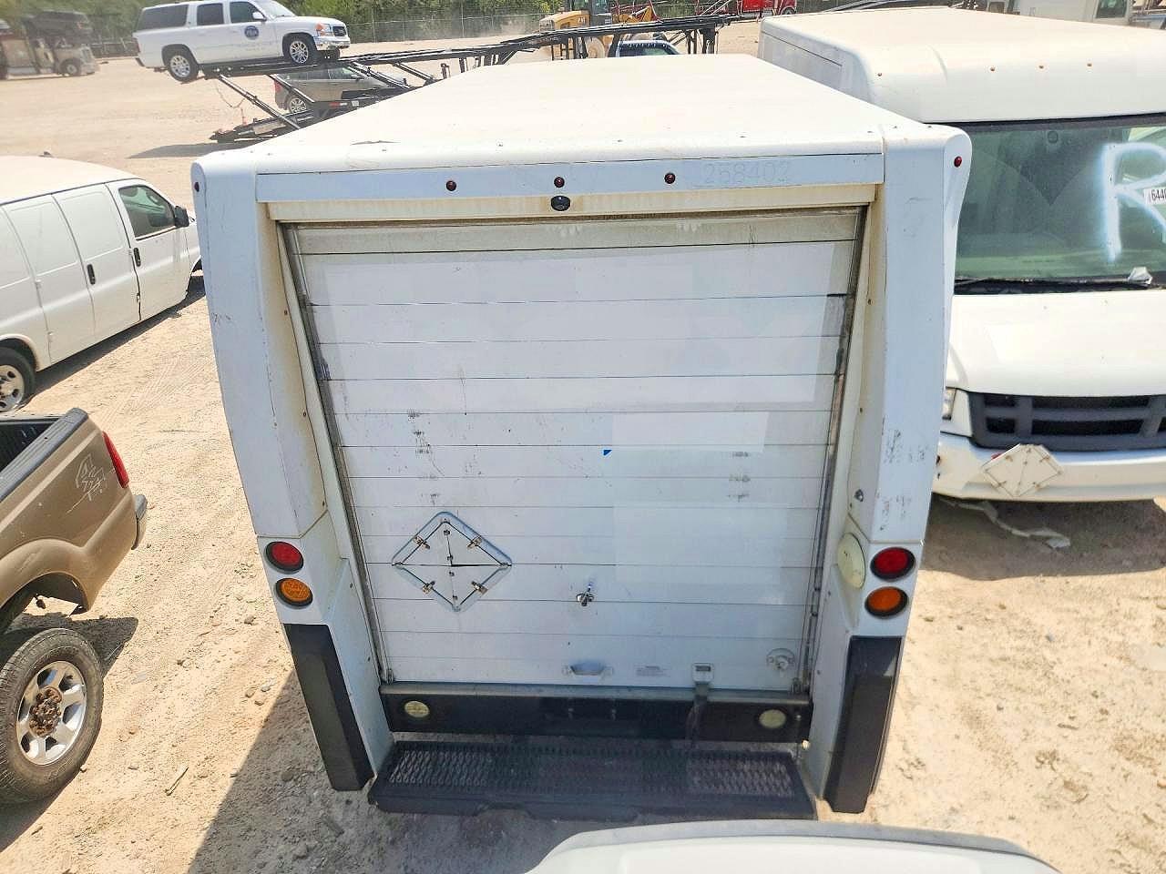 2016 Isuzu Npr - Delivery Van - Фото 6