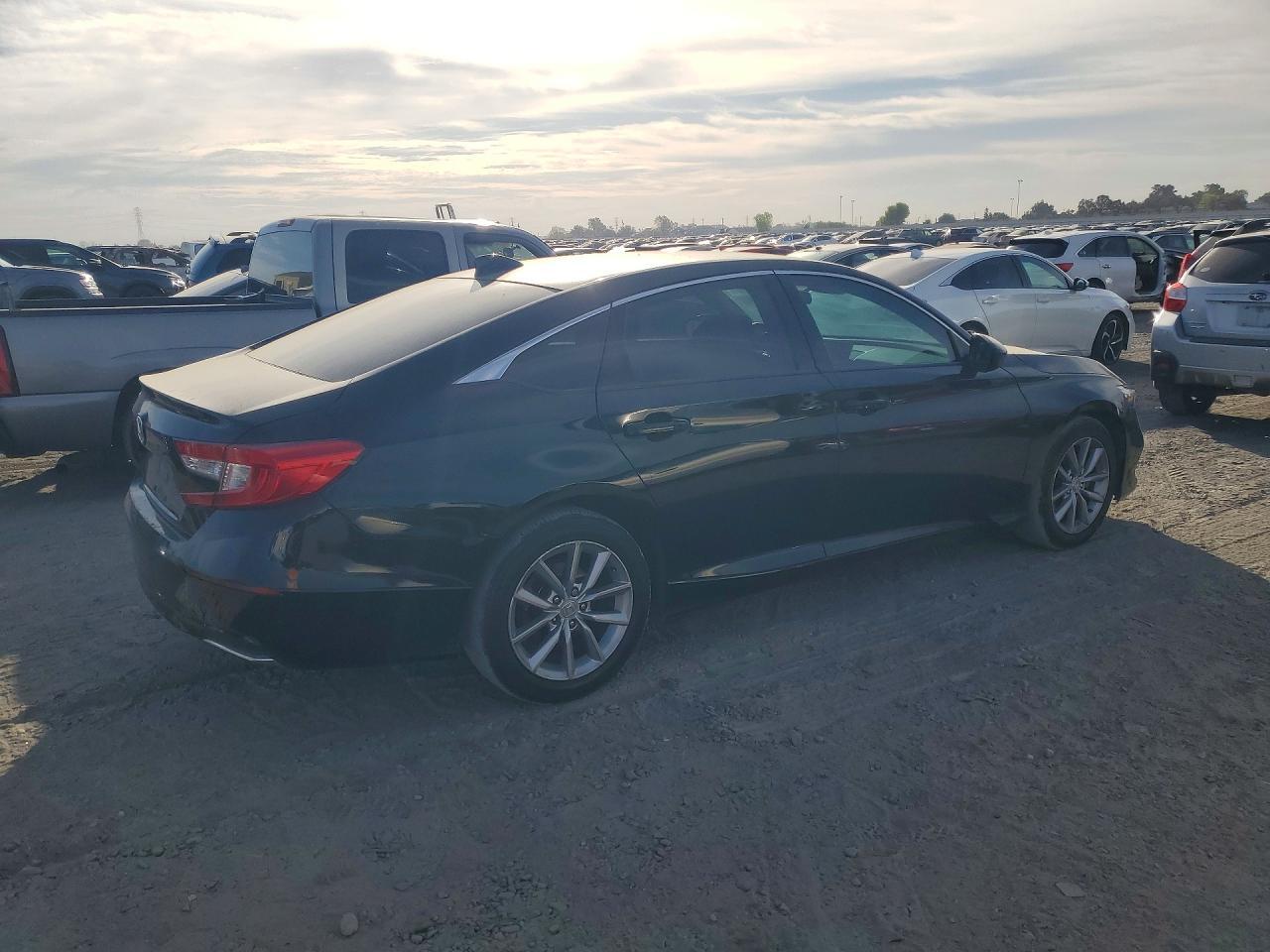 2022 Honda Accord Lx - Фото 3