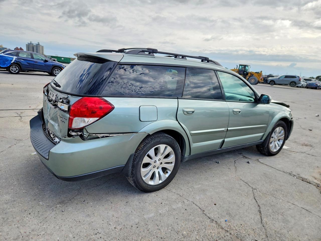 2009 Subaru Outback 3.0R - Image 3