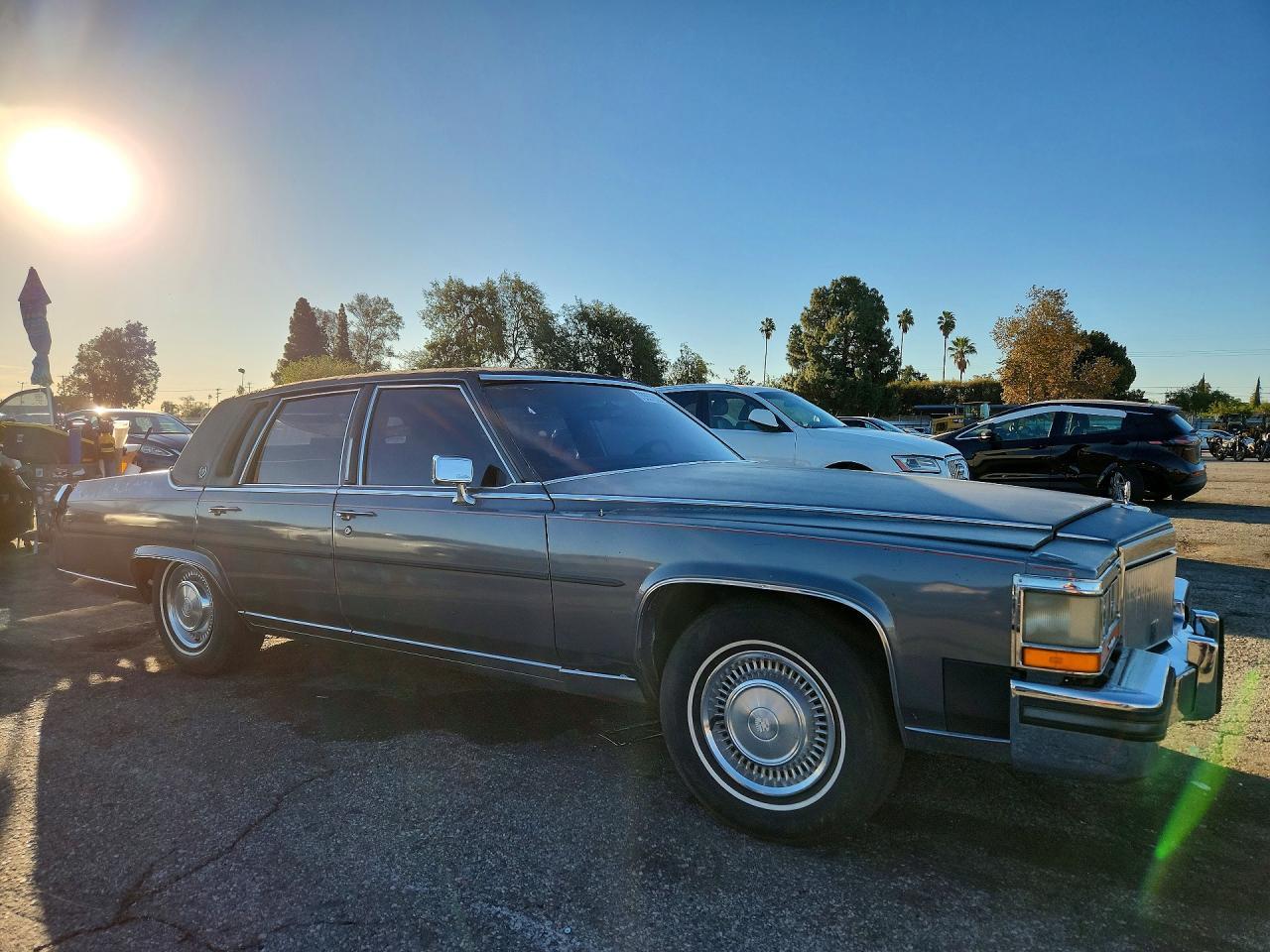 1989 Cadillac Brougham - Фото 4