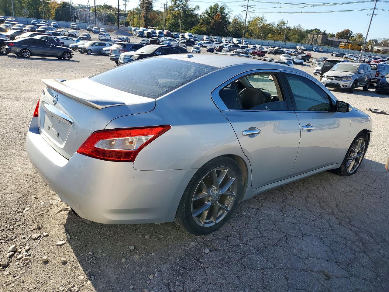 2010 Nissan Maxima - Фото 3