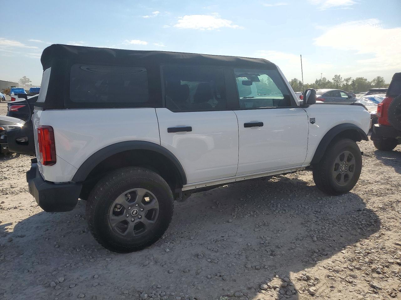 2024 Ford Bronco Big Bend - Image 3