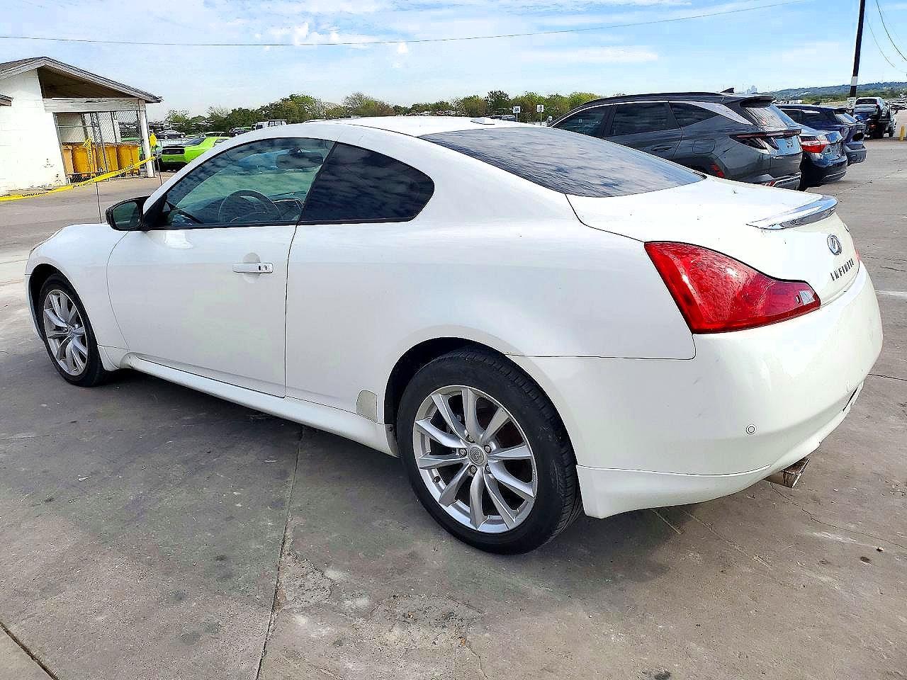 2011 Infiniti G37 Coupe X - Image 2