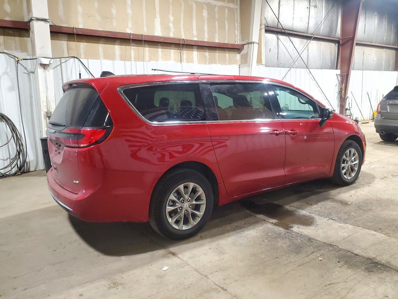 2025 Chrysler Pacifica Select - Image 3