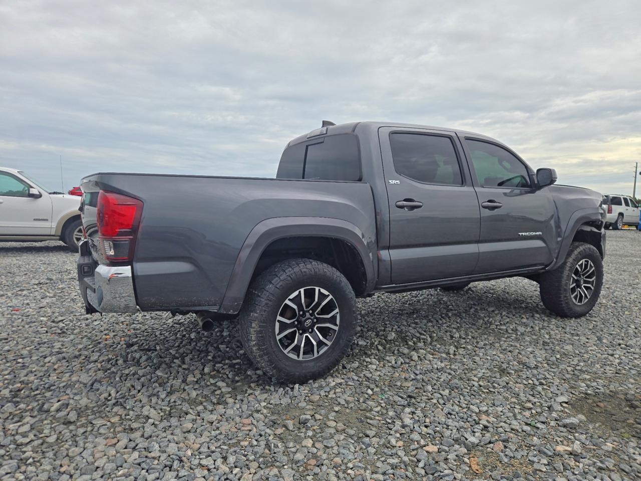 2021 Toyota Tacoma Sr5 V6 - Image 3