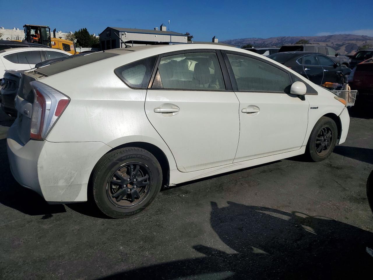 2015 Toyota Prius Two - Фото 3