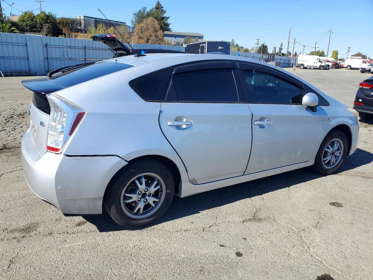 2010 Toyota Prius Iii - Image 3