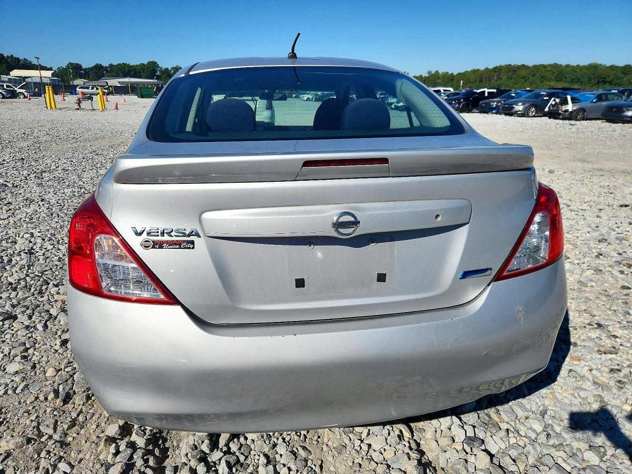 2013 Nissan Versa 1.6 S - Image 6