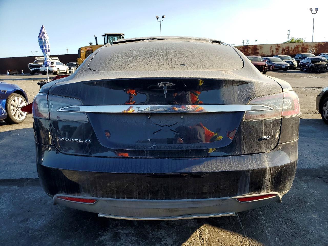 2014 Tesla Model S - Image 6