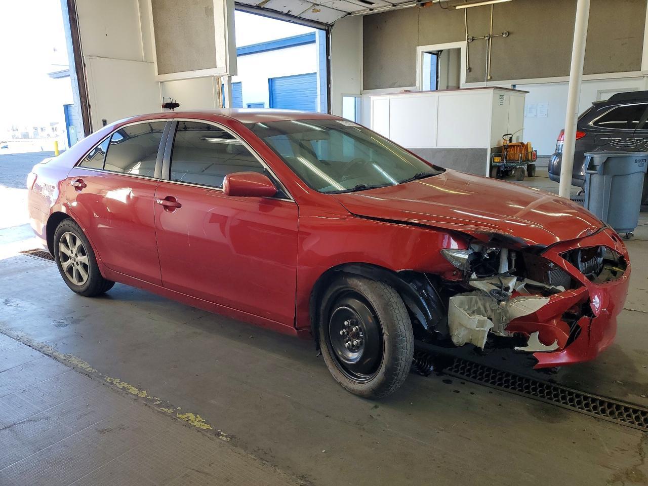 2010 Toyota Camry Le - Фото 4