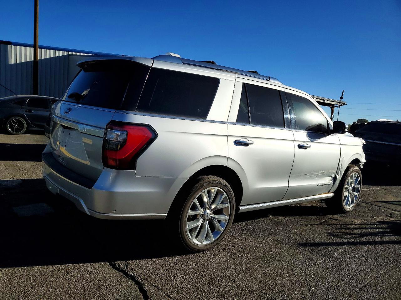 2019 Ford Expedition Platinum - Image 3