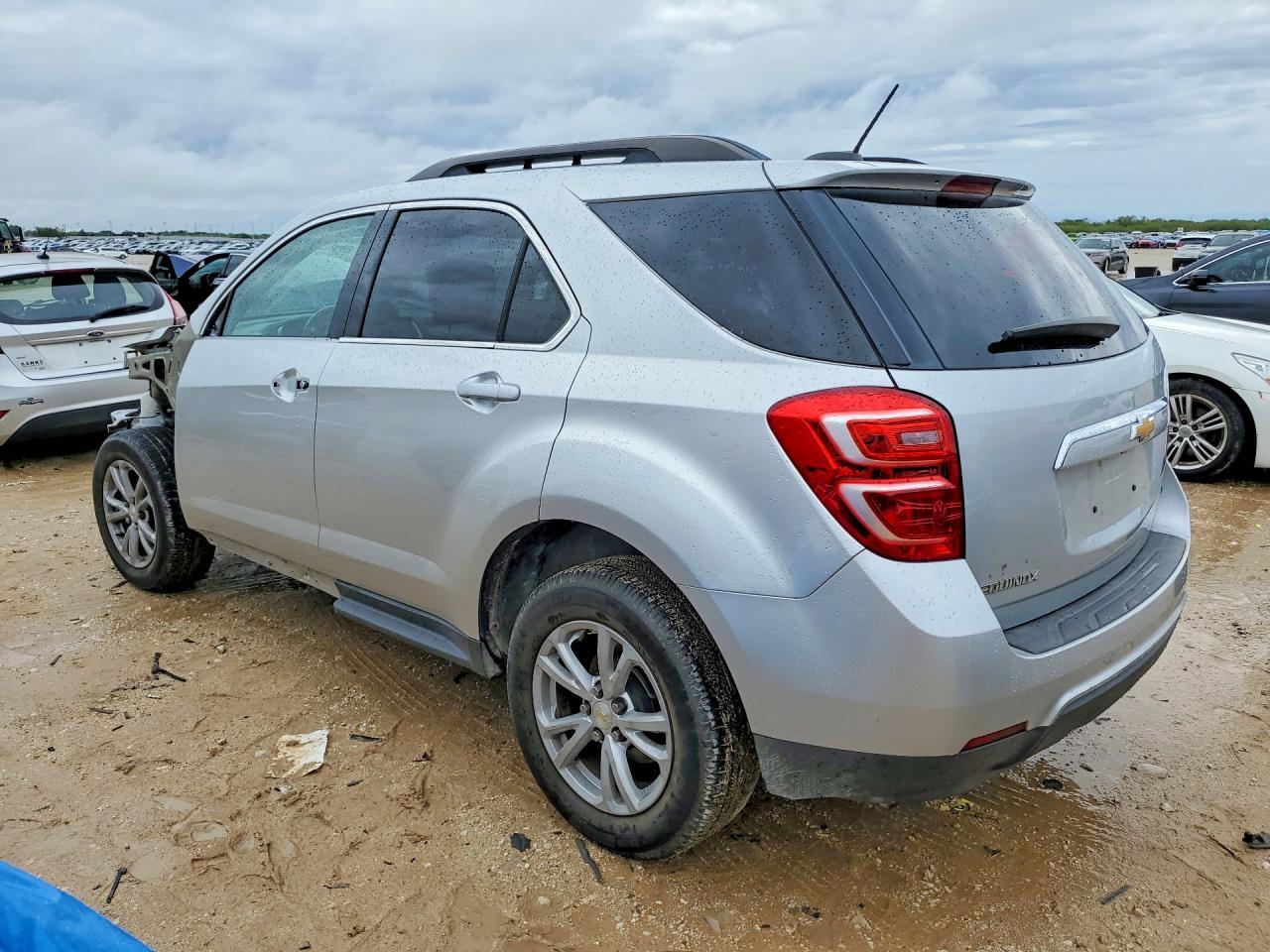 2017 Chevrolet Equinox Lt - Image 2
