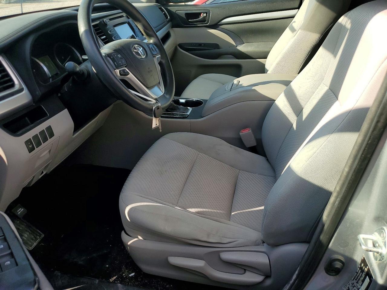 2016 Toyota Highlander Le - Image 7