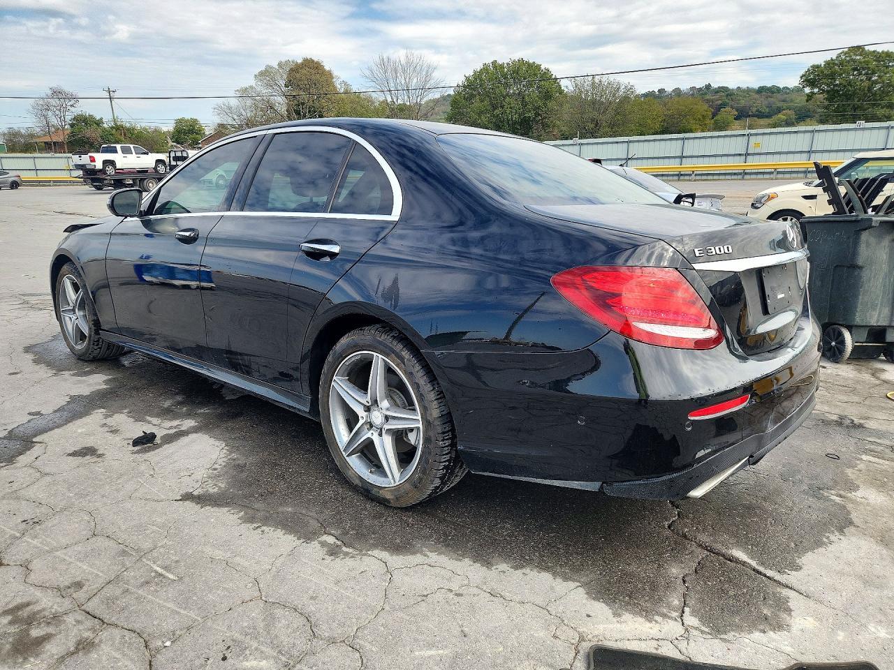 2017 Mercedes-Benz E 300 - Фото 2
