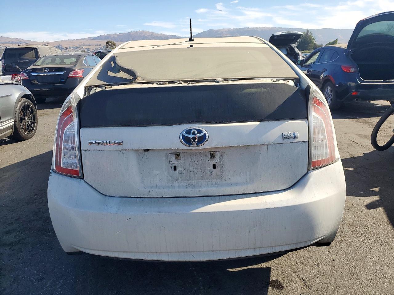2015 Toyota Prius Two - Фото 6
