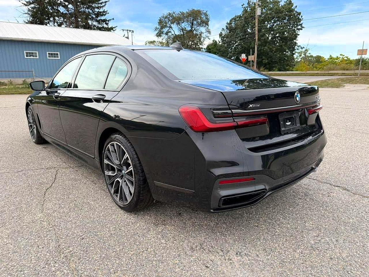 2022 BMW 740 Xi - Image 3