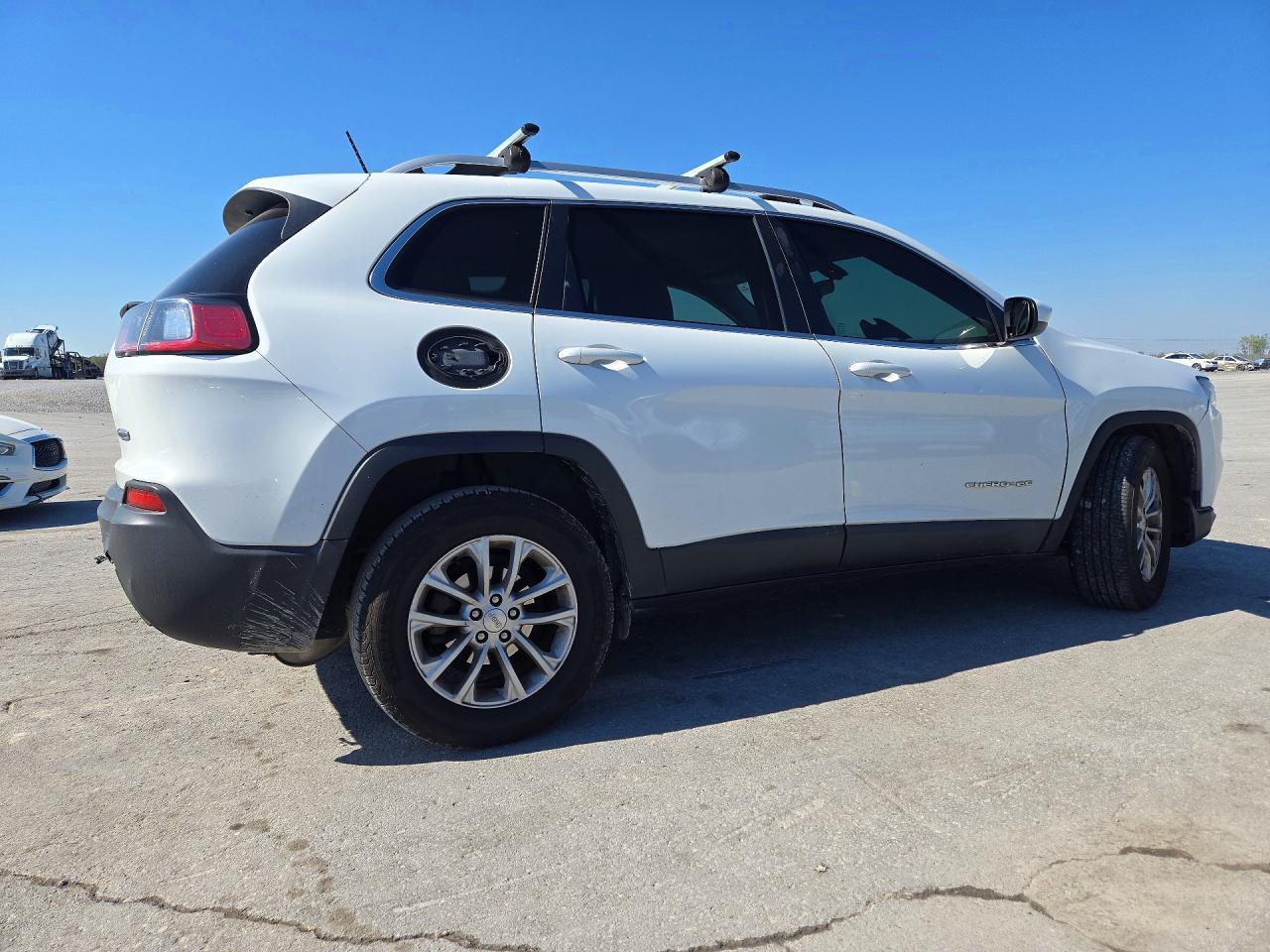2019 Jeep Cherokee Latitude - Image 3