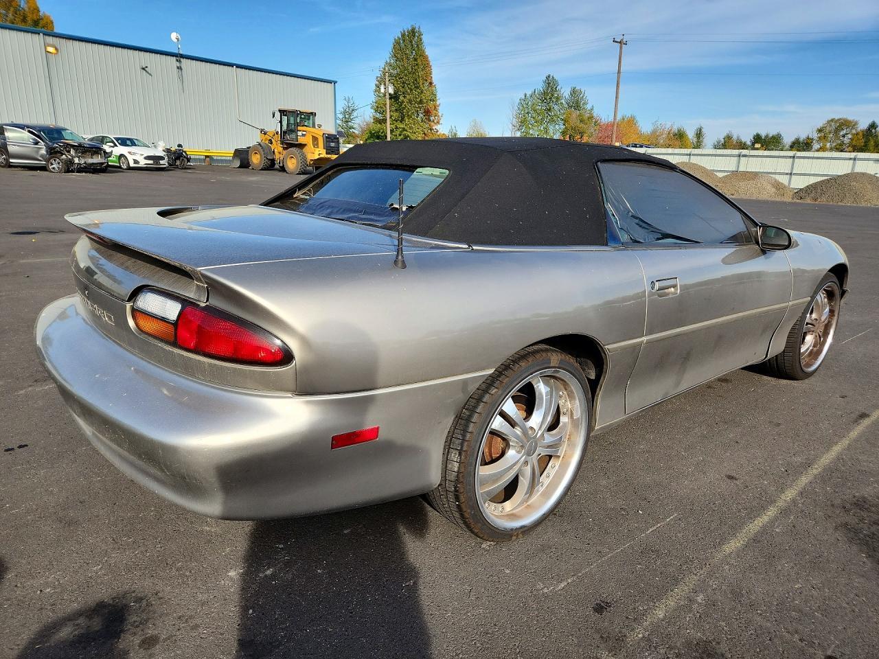 2001 Chevrolet Camaro - Image 3