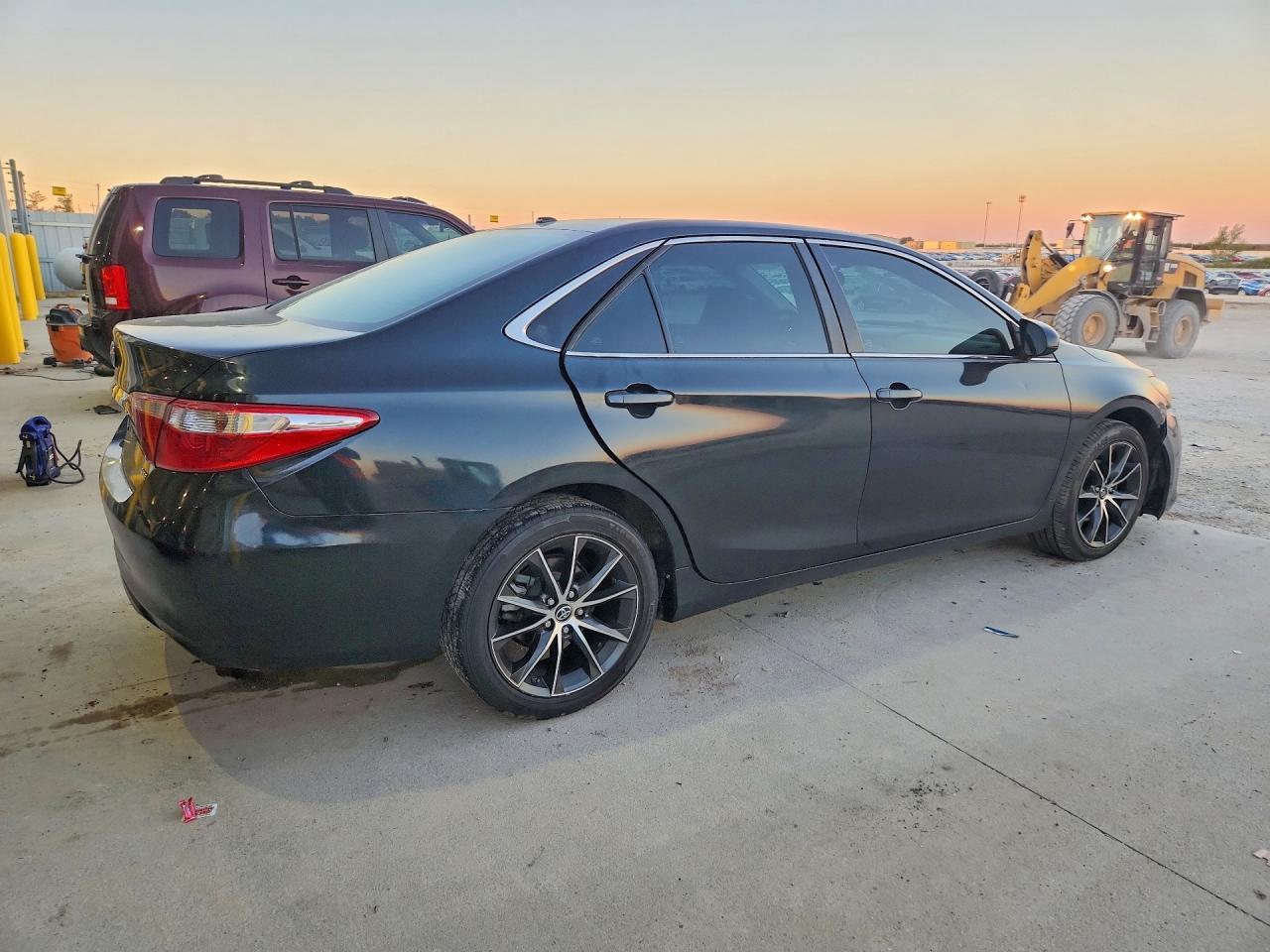 2016 Toyota Camry Xse - Фото 3