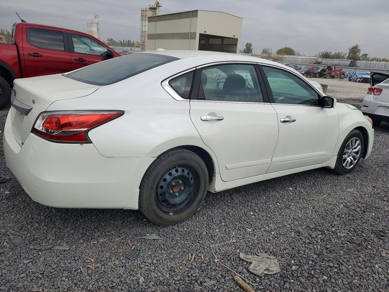 2014 Nissan Altima 2.5 S - Image 3