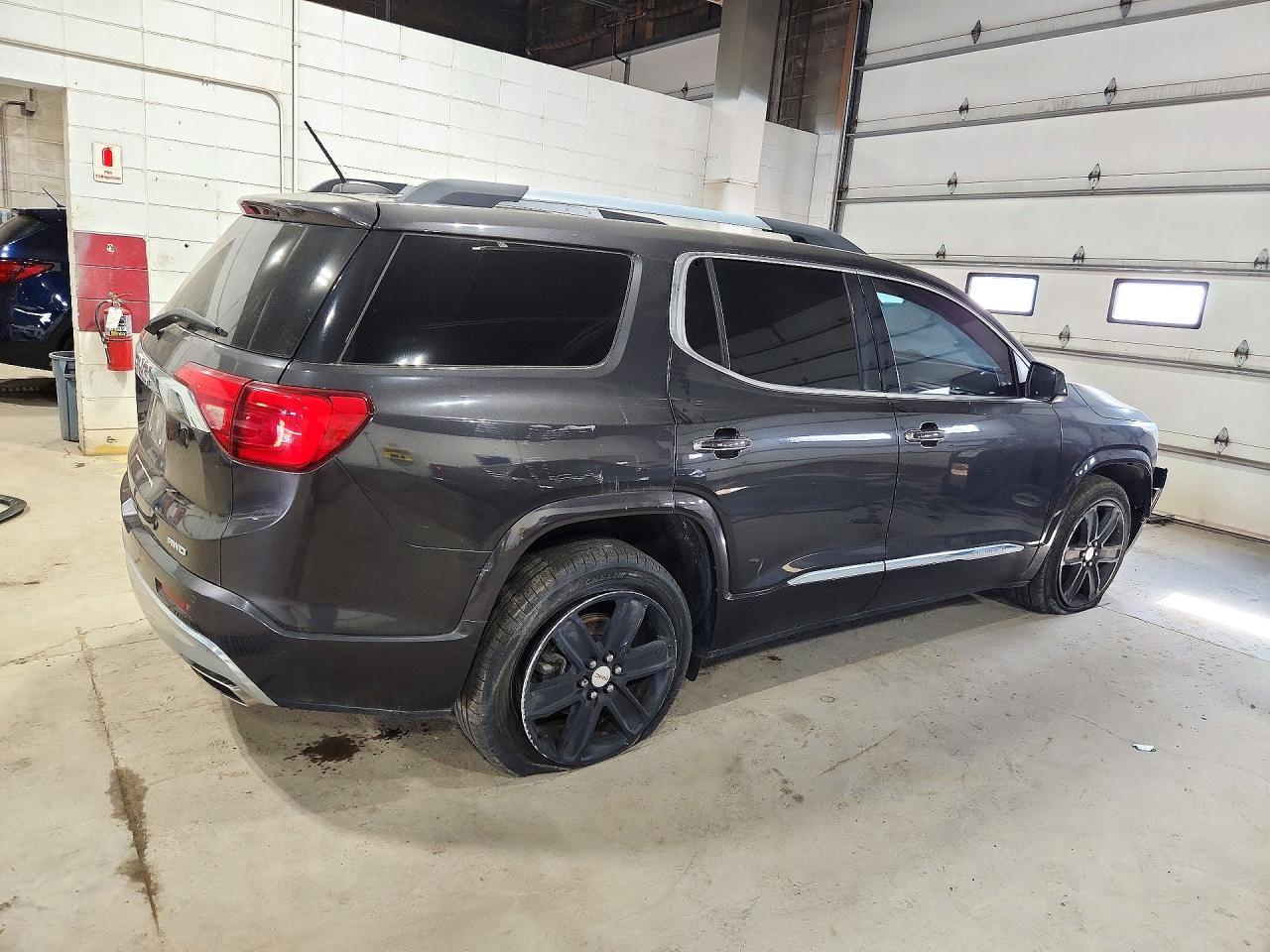2017 GMC Acadia Denali - Фото 3