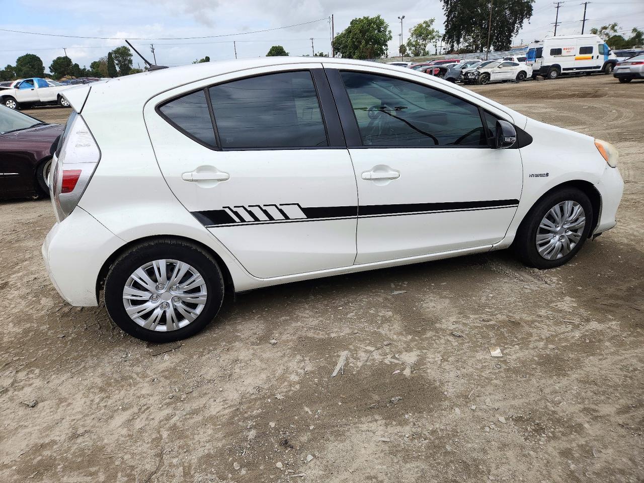 2013 Toyota Prius C Three - Фото 3