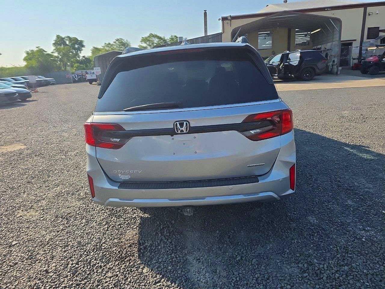 2026 Honda Odyssey Touring - Image 6