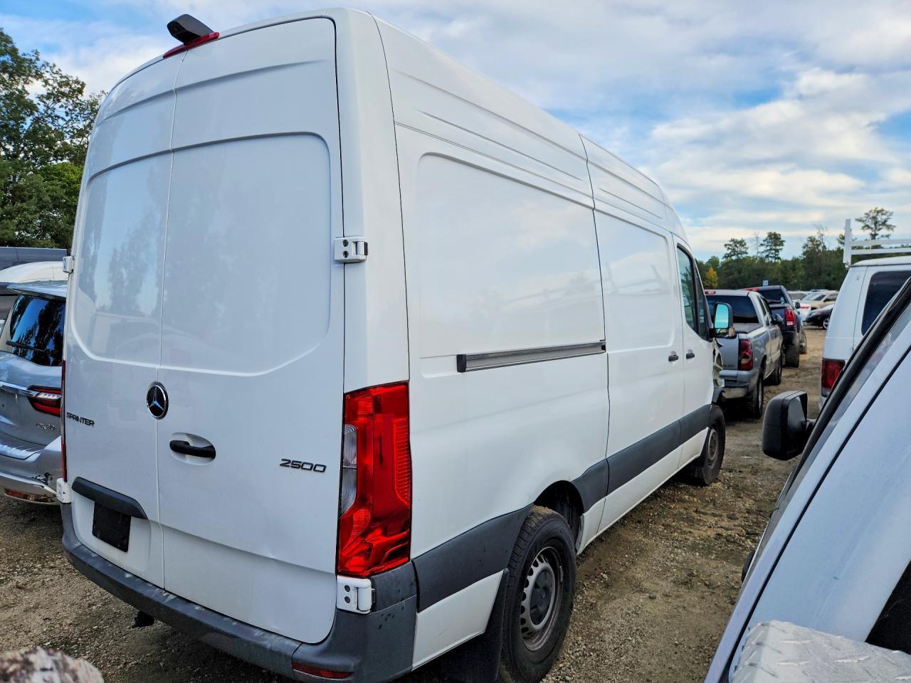 2024 Mercedes-Benz Sprinter 2500 Delivery Van - Фото 3