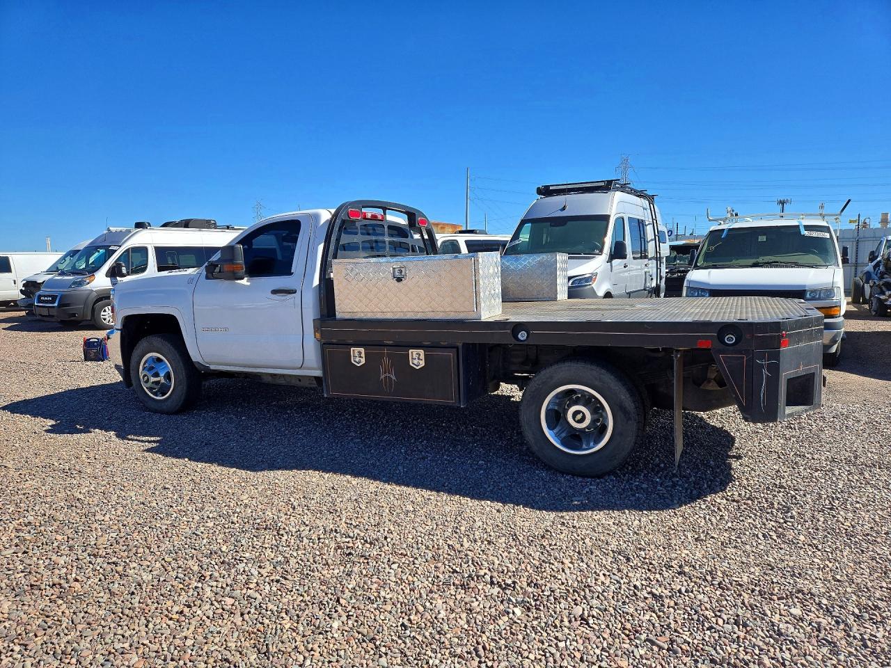 2015 Chevrolet Silverado K3500 - Фото 2