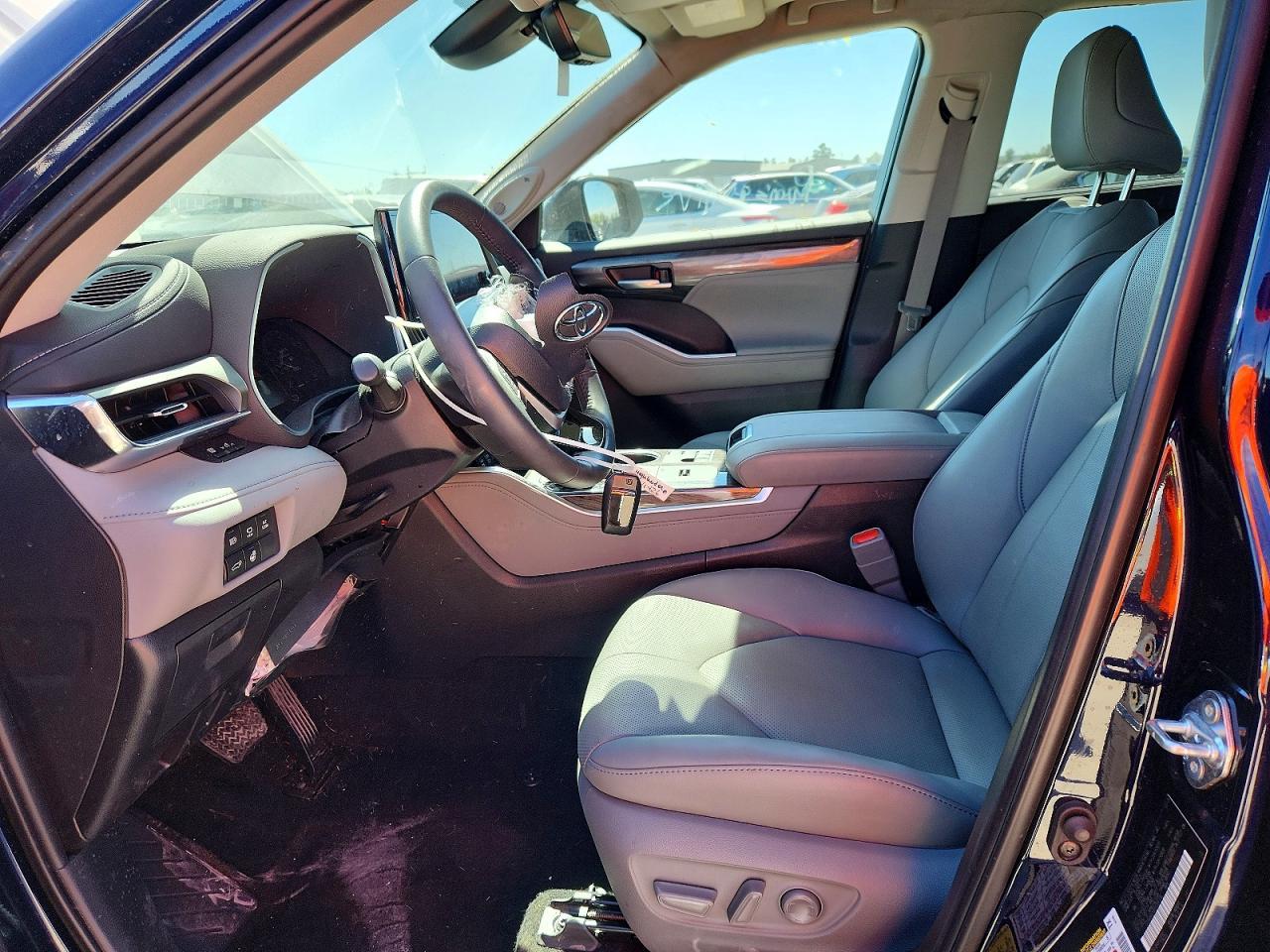 2026 Toyota Highlander Hybrid Limited - Image 7