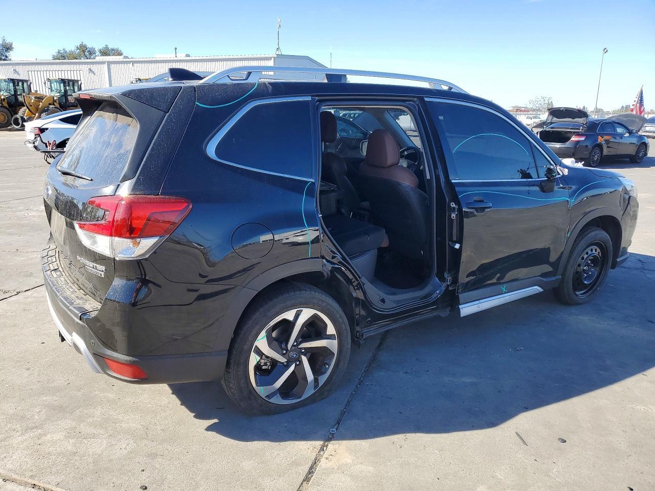 2023 Subaru Forester Touring - Image 3