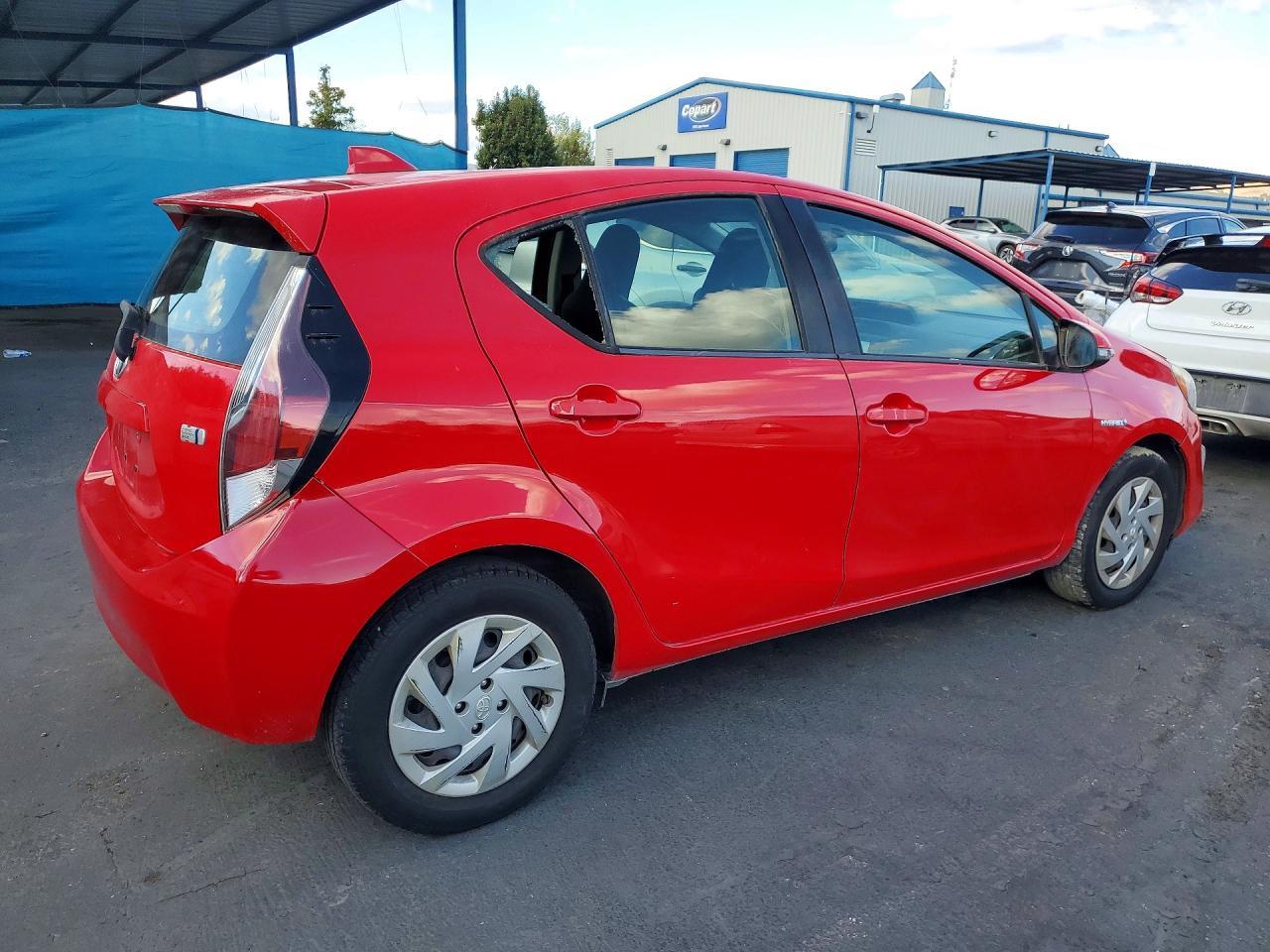 2015 Toyota Prius C One - Фото 3