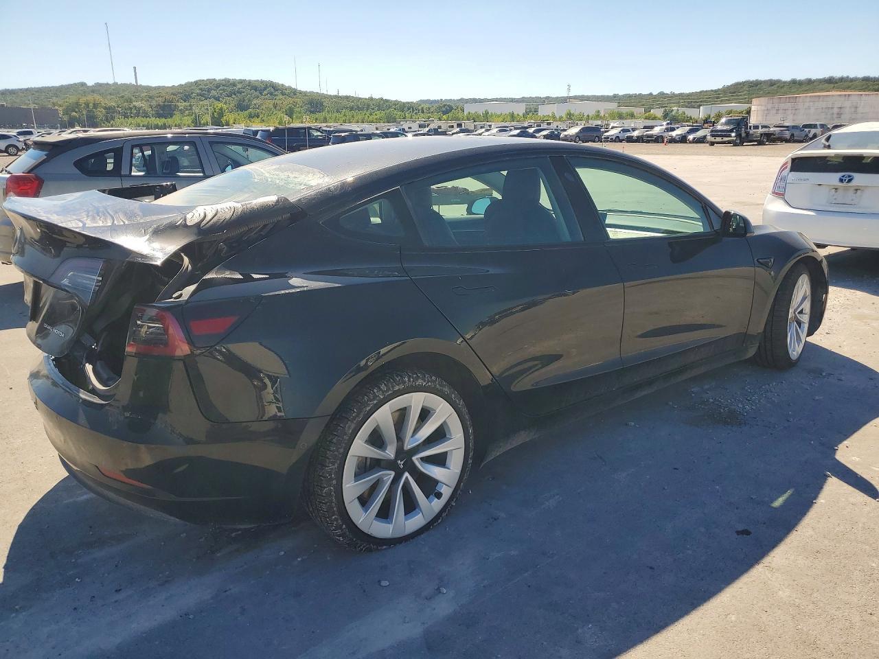 2022 Tesla Model 3 - Image 3