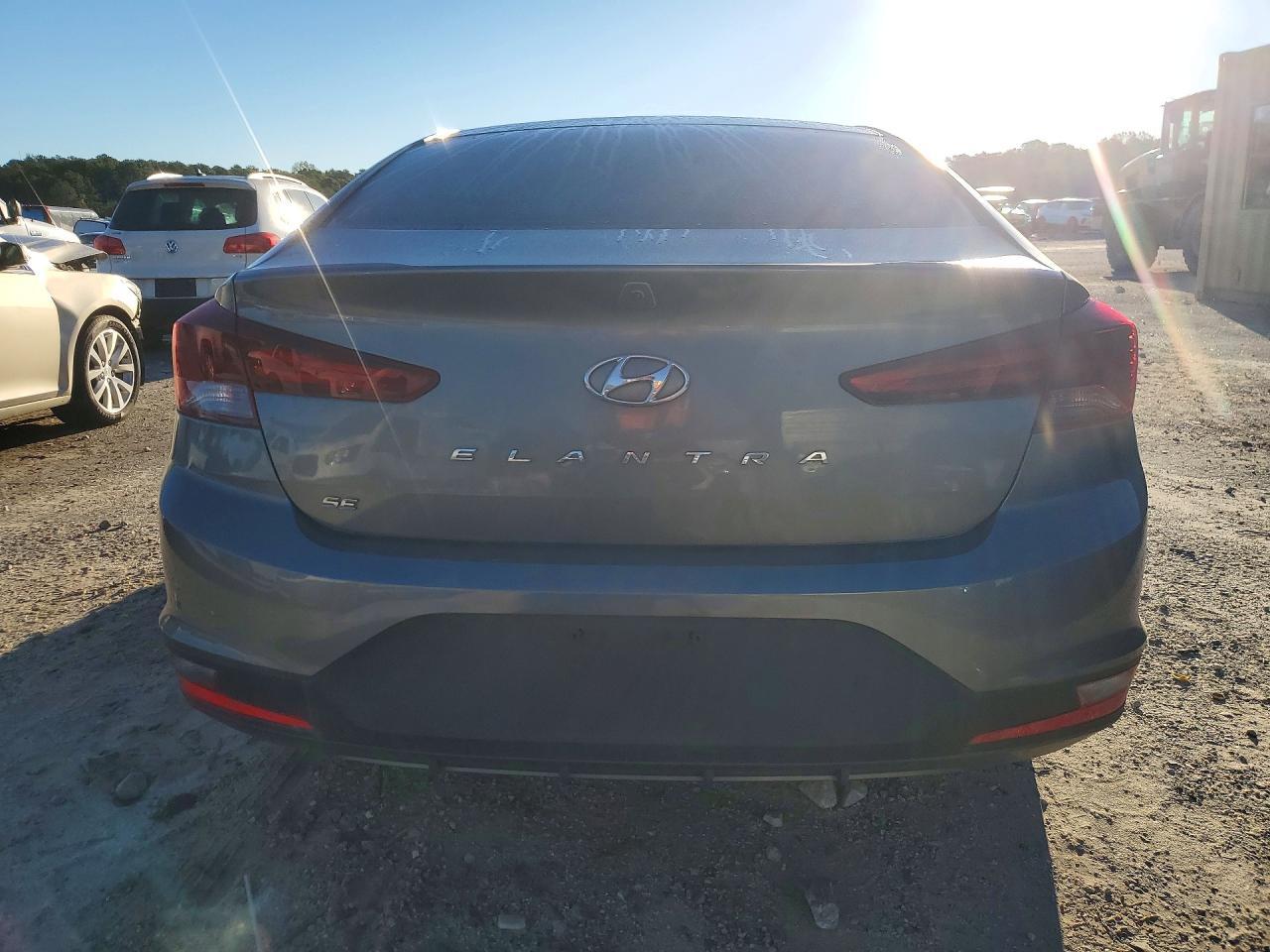 2020 Hyundai Elantra Se - Фото 6
