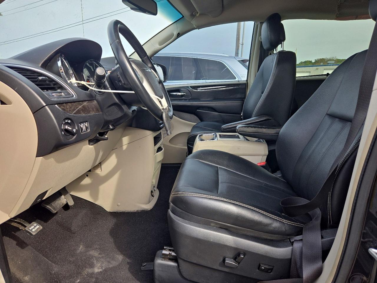 2015 Chrysler Town & Country Touring - Фото 7