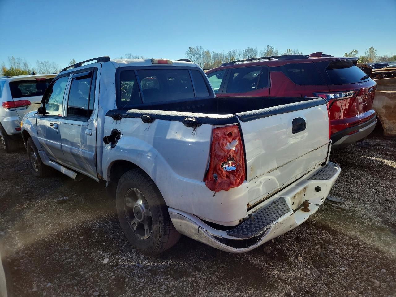 2004 Ford Explorer Sport Trac - Image 2