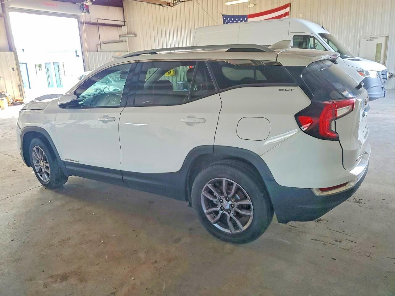 2023 GMC Terrain Slt - Фото 2