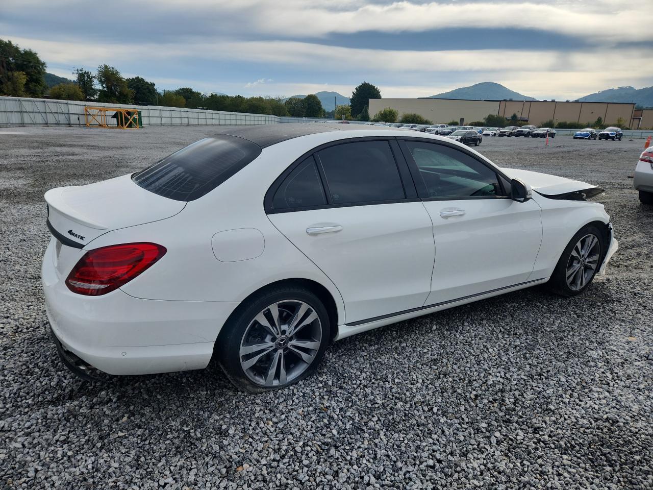 2017 Mercedes-Benz C 300 4Matic - Фото 3