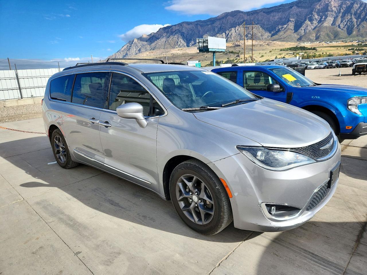 2017 Chrysler Pacifica Touring L - Image 4