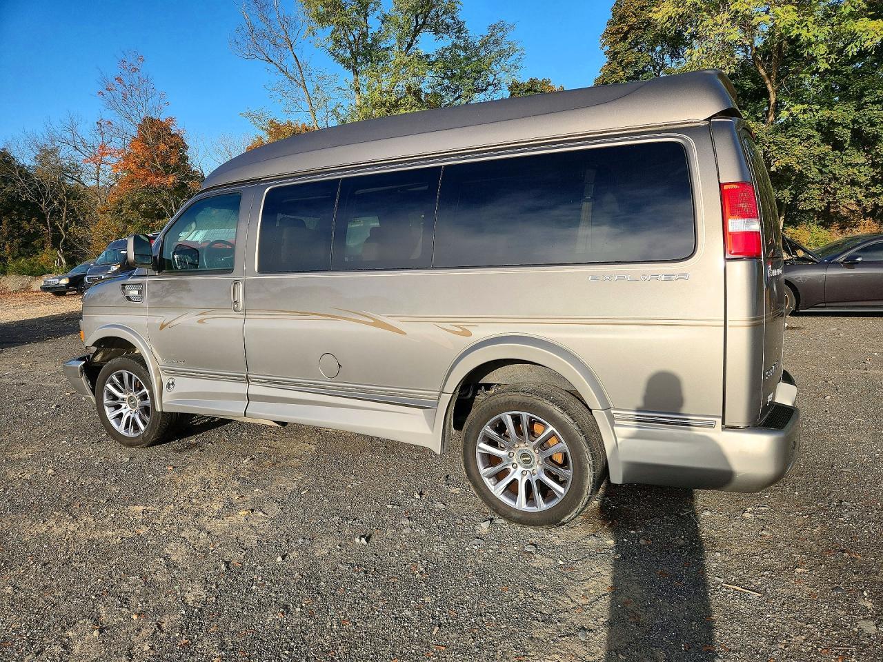 2021 GMC Savana G2500 - Фото 2