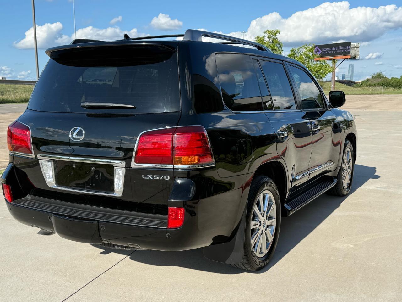 2011 Lexus Lx 570 - Image 4