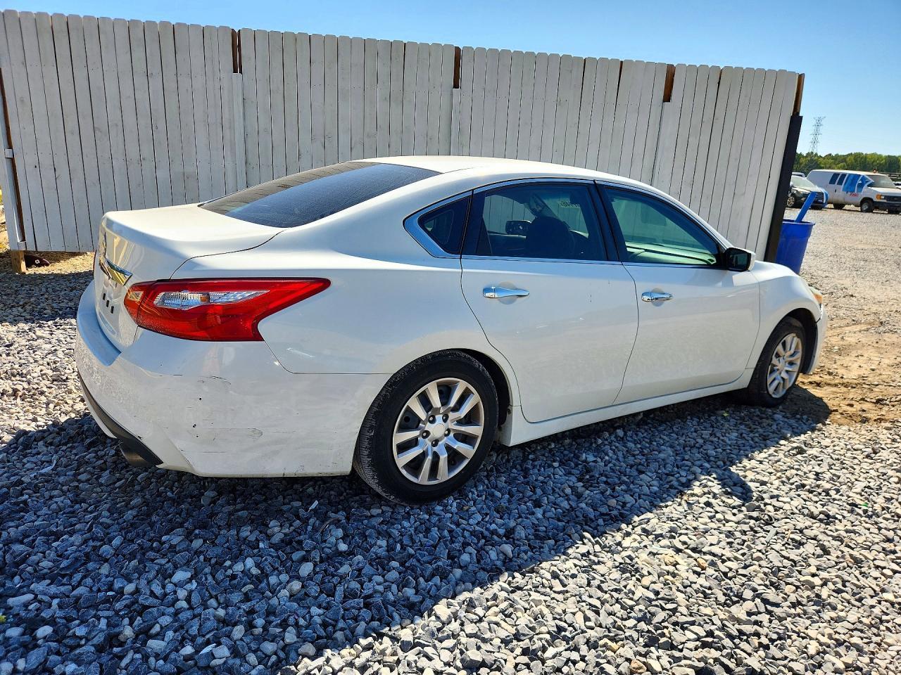 2016 Nissan Altima 2.5 S - Фото 3