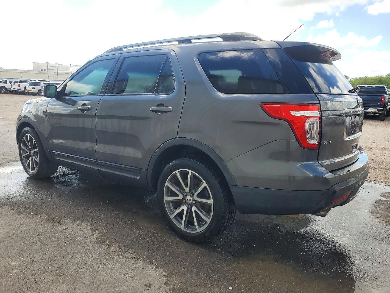 2015 Ford Explorer Xlt - Фото 2